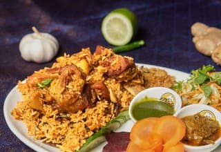インド：india Biryani is one of the most popular dishes in South Asia and among the South Asian